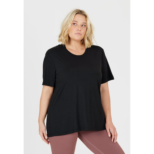 Q SPORTSWEAR Nian W S/S Tee T-shirt 1001 Black